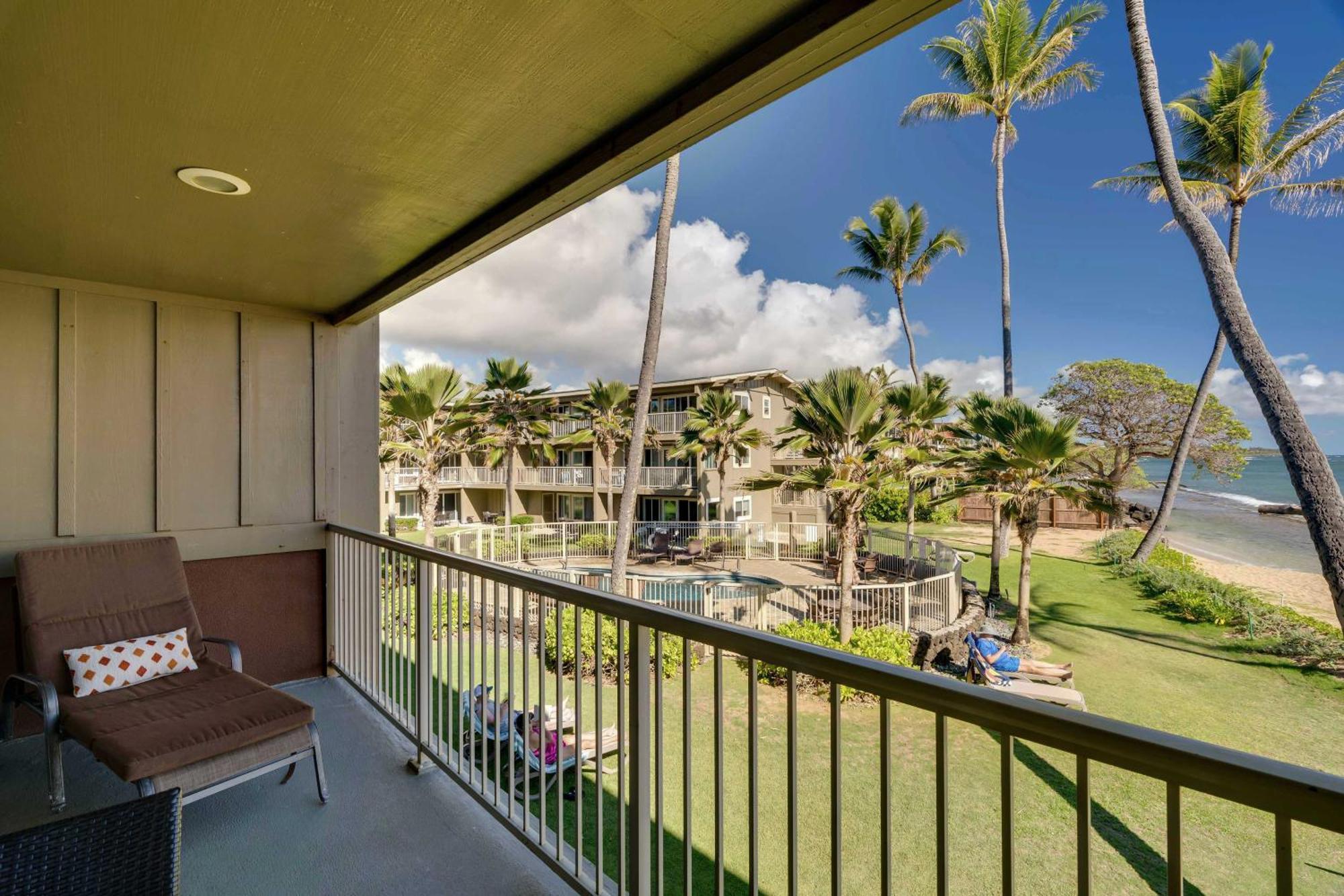 Waipouli Beachfront Condo With Balcony And Ocean Views Kapa'a Zewnętrze zdjęcie